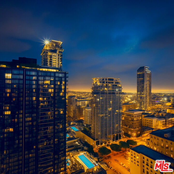 https://media.crmls.org/mediaz/f3cf2f94-8a63-43d9-b5ab-1a06c88ed8cd.jpg?preset=X-Large