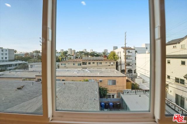 1820 Prosser Avenue, Los Angeles CA: https://media.crmls.org/mediaz/f3cf3d50-a1dd-498c-9a96-6b1c556e22c7.jpg