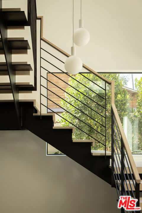 2115 Walnut Avenue, Venice CA: https://media.crmls.org/mediaz/f3cf40fb-7adc-4ea9-8812-3e350c451220.jpg