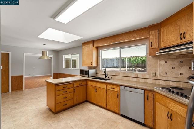 3710 Northridge Dr, Concord CA: https://media.crmls.org/mediaz/f3cf765c-cc9d-4aa2-954c-3d7024e7afec.jpg
