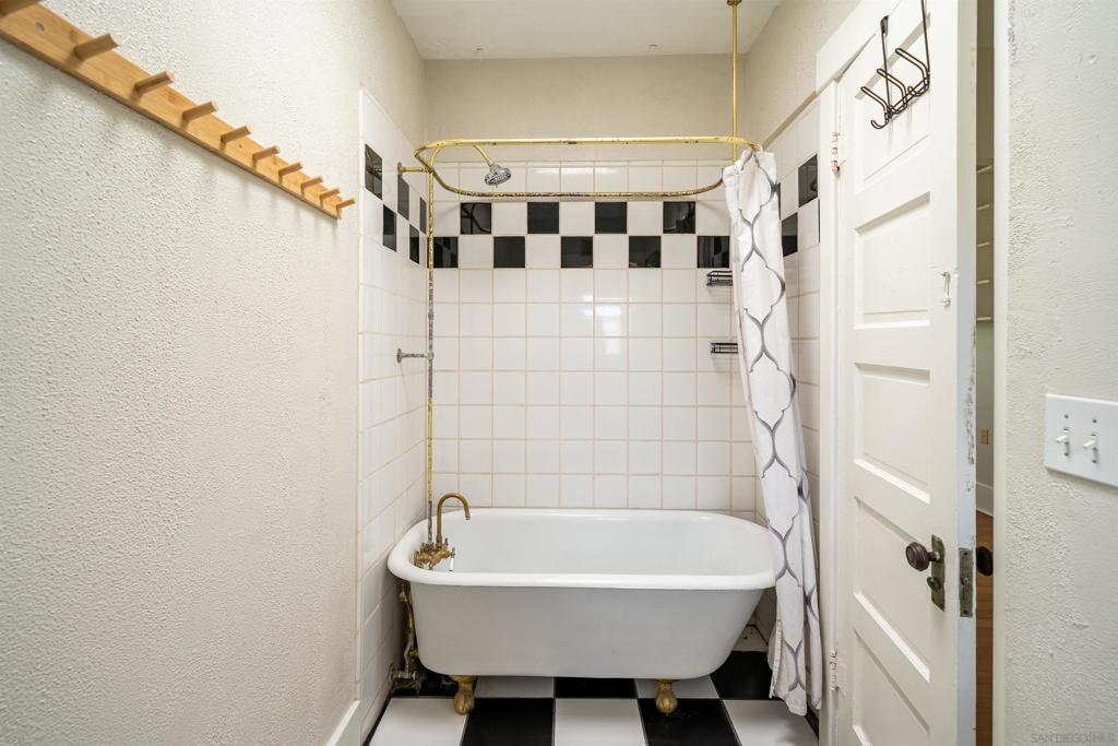 2846 30 St - photo 16