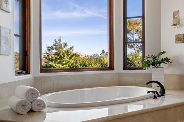 Detail Gallery Image 23 of 38 For 5560 Meadows Del Mar, San Diego,  CA 92130 - 6 Beds | 6/1 Baths