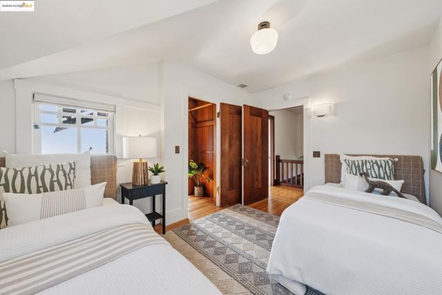 1309 Arch St, Berkeley CA: https://media.crmls.org/mediaz/f3d067cf-e909-4859-80cb-072c664efacf.jpg