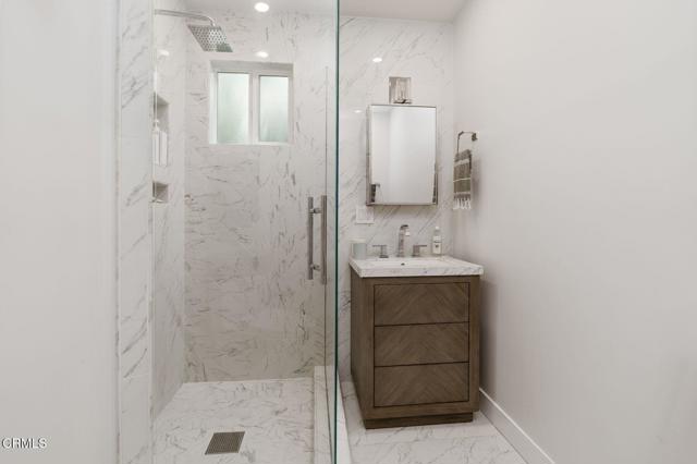 913 W Victoria Street, Santa Barbara CA: https://media.crmls.org/mediaz/f3d070b5-a397-42ca-b240-0f69a57fab67.jpg