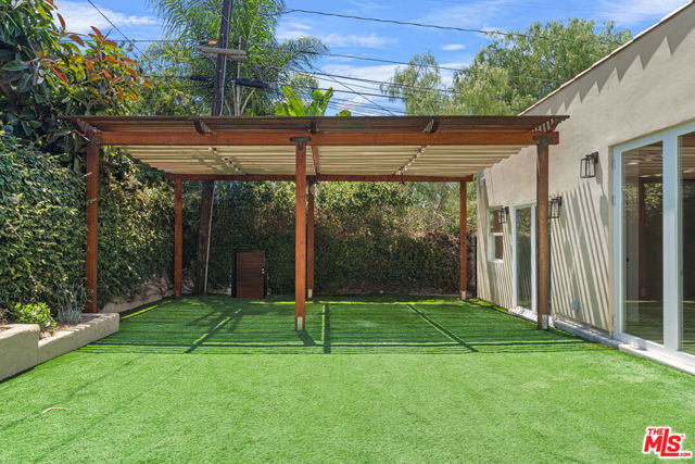 2347 Parnell Avenue, Los Angeles CA: https://media.crmls.org/mediaz/f3d09740-1957-458e-ba95-c4b15d2775ba.jpg