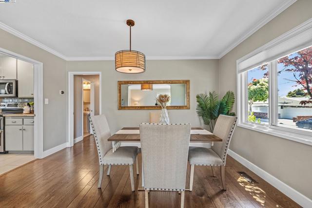 297 Lorraine Blvd, San Leandro CA: https://media.crmls.org/mediaz/f3d0ab3e-1d4c-4134-8d3e-f6fe6246b36b.jpg