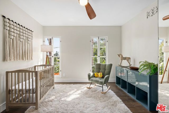 2276 La Granada Drive, Los Angeles CA: https://media.crmls.org/mediaz/f3d0bacb-e138-460e-a2c5-cd1b4aefbc4b.jpg
