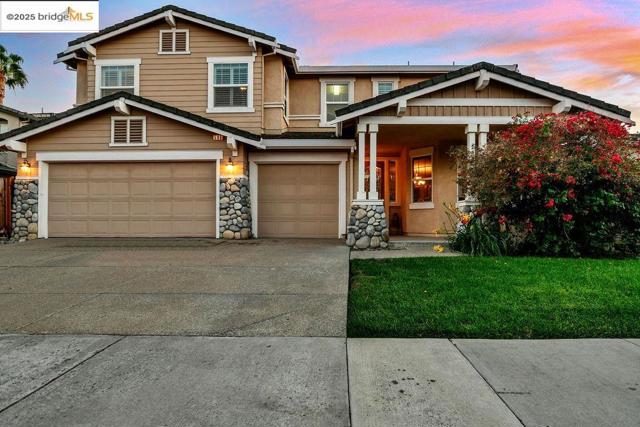 596 Toscanna Court, Brentwood CA: https://media.crmls.org/mediaz/f3d0bdd7-3ba9-4faa-8629-19517fa4e775.jpg