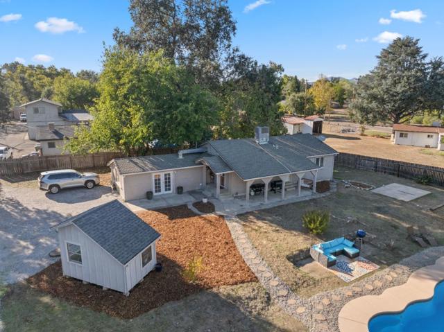 5367 Rosswood Lane, Redding CA: https://media.crmls.org/mediaz/f3d1330b-751a-413c-b4e7-e442ea15fd79.jpg