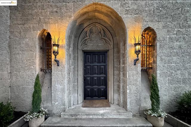 2900 Buena Vista Way, Berkeley CA: https://media.crmls.org/mediaz/f3d163d2-dd12-479c-bf73-54ff81172c94.jpg