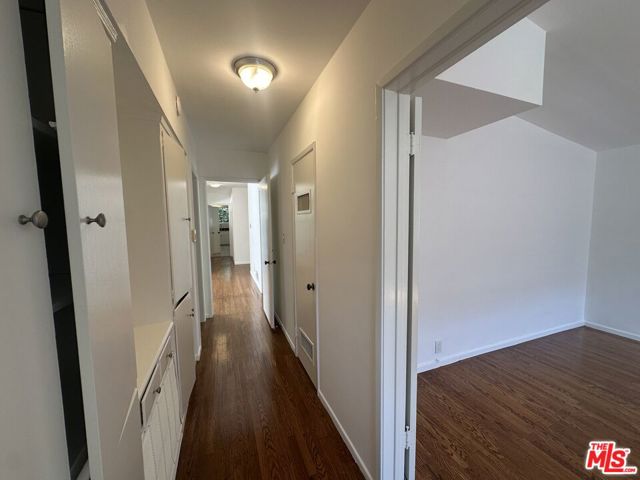 1555 San Ysidro Drive, Beverly Hills CA: https://media.crmls.org/mediaz/f3d1a17e-c967-441c-8d8b-6115e17e7dce.jpg