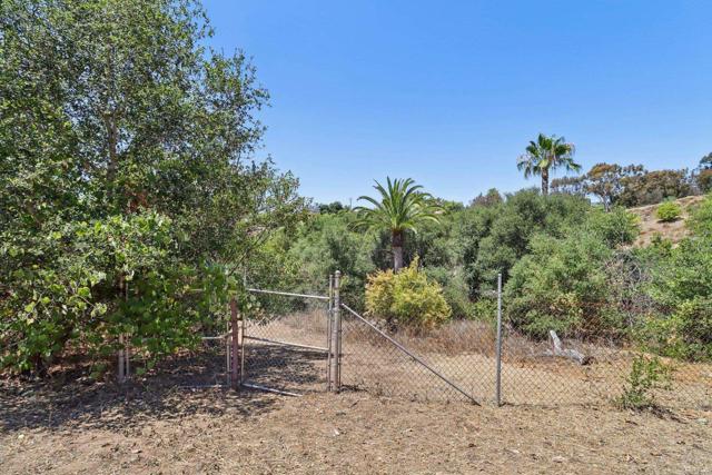 1797 99 Rabbit Hill, Fallbrook CA: https://media.crmls.org/mediaz/f3d1a909-c6ae-4aa9-8ad6-1ea7b4d7ac5a.jpg