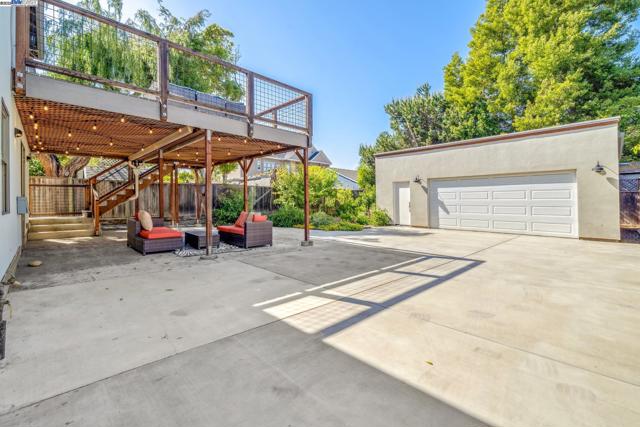 935 Lincoln Ave, Alameda CA: https://media.crmls.org/mediaz/f3d1c79e-bc2f-4bfb-9db1-ef6b77432484.jpg