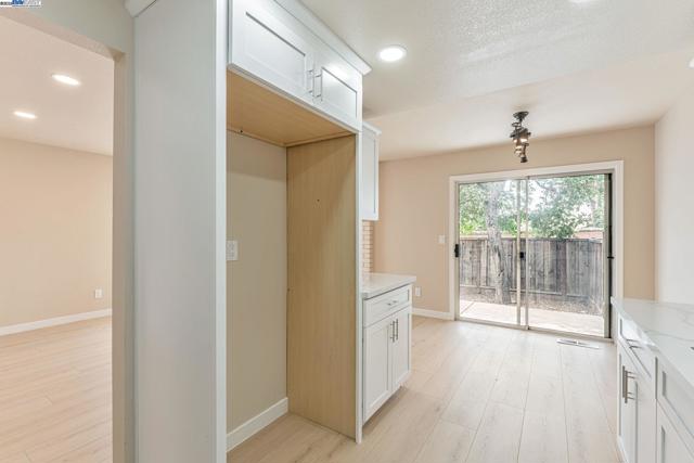 19723 Redwood Rd, Castro Valley CA: https://media.crmls.org/mediaz/f3d23a93-93bc-4b1b-87b7-89a75ca9a6e8.jpg
