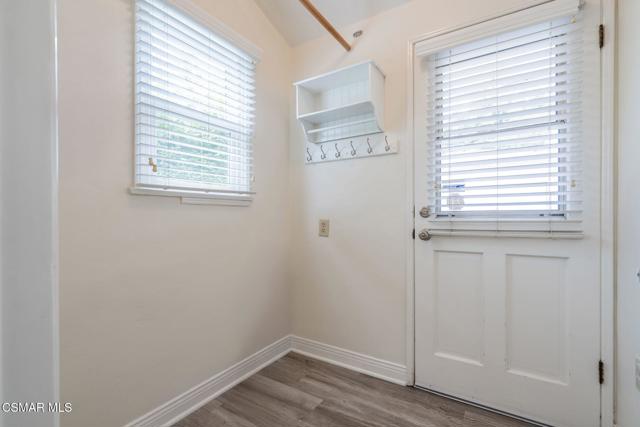 5715 Vista Del Monte Avenue, Sherman Oaks CA: https://media.crmls.org/mediaz/f3d2912e-3a05-4fdb-8e10-2a5e8b77efe8.jpg