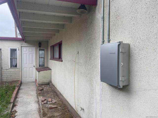 6034 Dwight St, San Diego CA: https://media.crmls.org/mediaz/f3d36539-6de4-4ed8-af8d-f00b60a30337.jpg