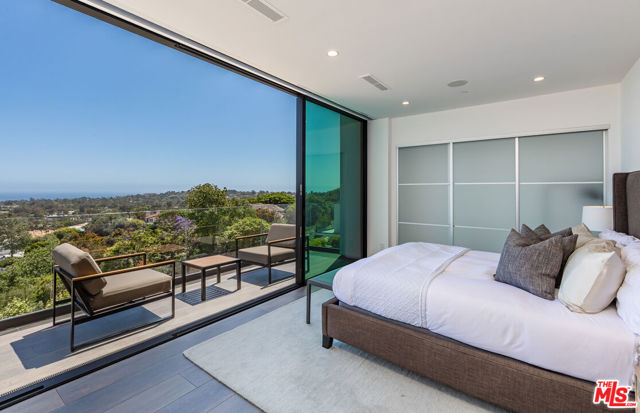 6156 Zumirez Drive, Malibu CA: https://media.crmls.org/mediaz/f3d3d040-fbba-4cee-a0d4-25f2e24f25ac.jpg