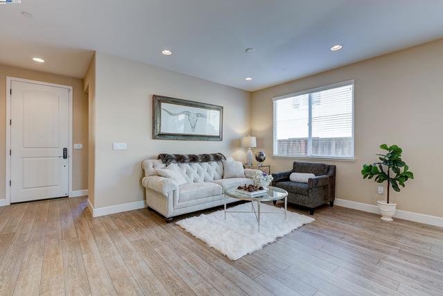 Image 3 of 60 For 2394 Amantea Way