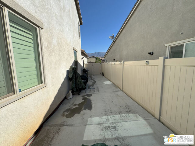 5688 California Circle, Banning CA: https://media.crmls.org/mediaz/f3d48d87-adac-413e-999c-f62afaca4ecb.jpg