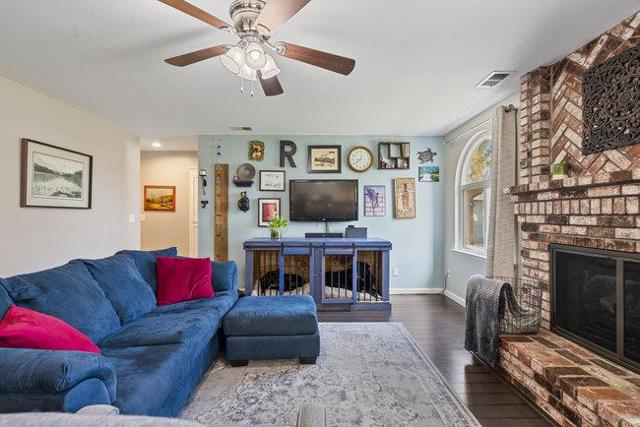 1980 Ponderosa Court, Hollister CA: https://media.crmls.org/mediaz/f3d500e5-2e9c-442a-a2df-5fff32cc807b.jpg