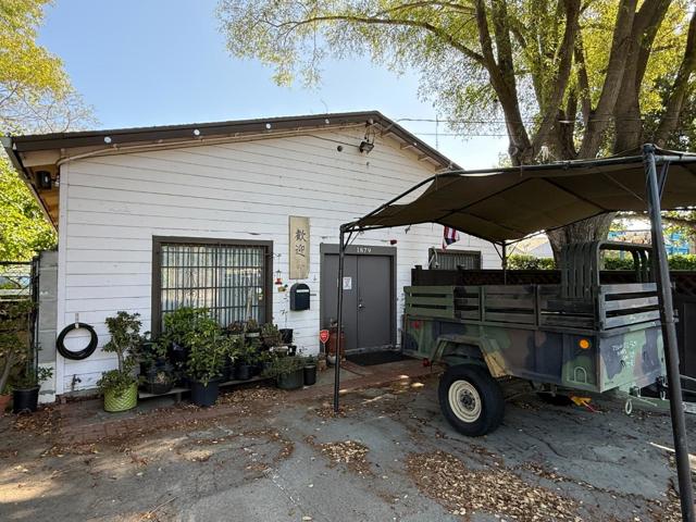1879 Woodland Avenue, East Palo Alto CA: https://media.crmls.org/mediaz/f3d52341-132f-49d8-9af5-2515784c7c89.jpg