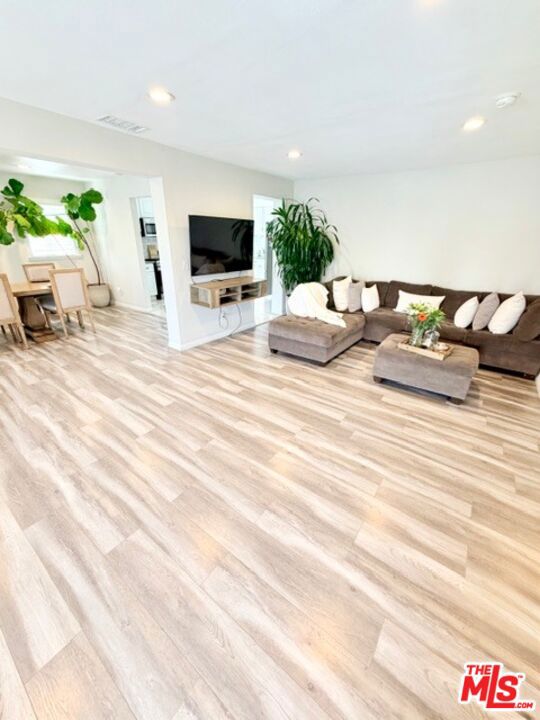 2940 Live Oak Street, Huntington Park CA: https://media.crmls.org/mediaz/f3d52a04-27e7-4456-8461-d38e1598e762.jpg