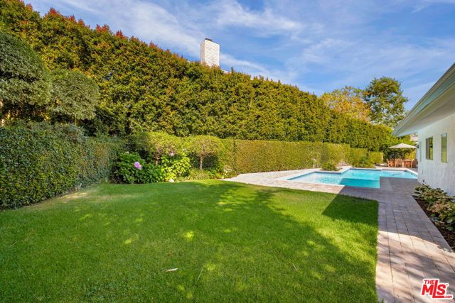 650 N Tigertail Road, Los Angeles CA: https://media.crmls.org/mediaz/f3d575b1-2b3a-4dca-83e0-e1f27cfb9189.jpg