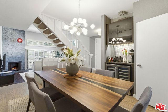 1013 16th Street, Santa Monica CA: https://media.crmls.org/mediaz/f3d5e192-e9c2-43d2-b8a6-bccc43de0fc3.jpg