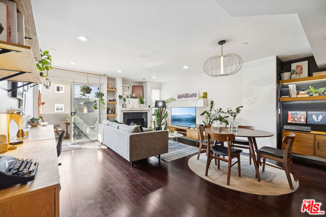 1150 S Oxford Avenue, Los Angeles CA: https://media.crmls.org/mediaz/f3d60e47-778a-4189-96e8-f2d19069c789.jpg