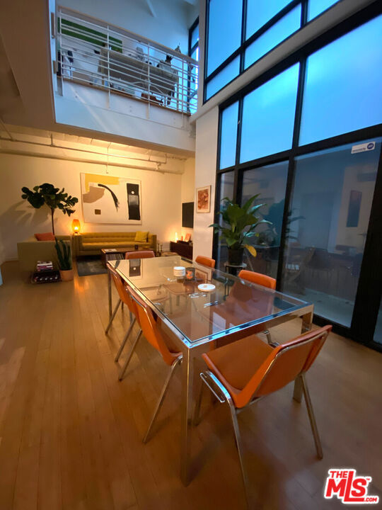 330 W 11th Street, Los Angeles CA: https://media.crmls.org/mediaz/f3d65896-91a6-4efc-985e-4a9ea49272ea.jpg