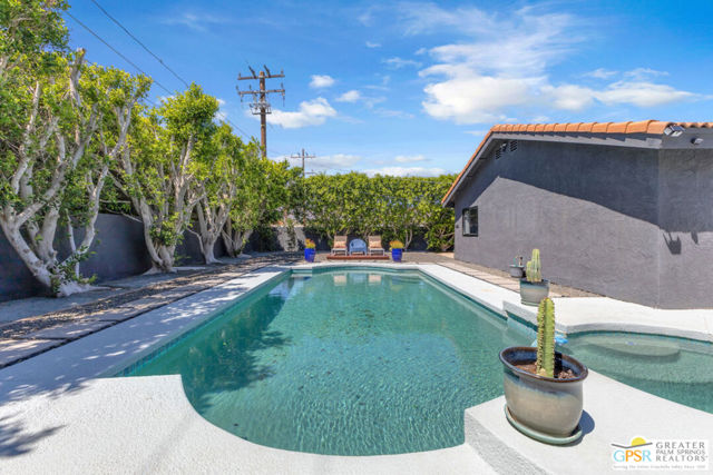 67795 Medano Road, Cathedral City CA: https://media.crmls.org/mediaz/f3d660eb-66c0-455e-ad62-7c5f1131481a.jpg