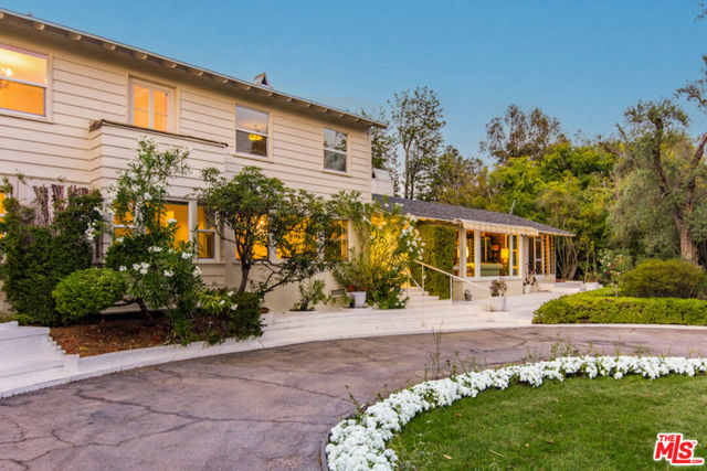 7917 Woodrow Wilson Drive, Los Angeles CA: https://media.crmls.org/mediaz/f3d68a05-104a-4ab2-a5d4-669df6e74258.jpg