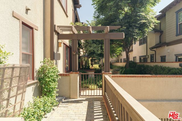 322 Alpine Street, Pasadena CA: https://media.crmls.org/mediaz/f3d6e417-911f-4b96-8646-366c81bb0dbf.jpg