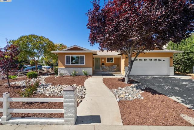 457 Coleen St, Livermore CA: https://media.crmls.org/mediaz/f3d71b25-9153-432d-b754-6300b5abcfc6.jpg