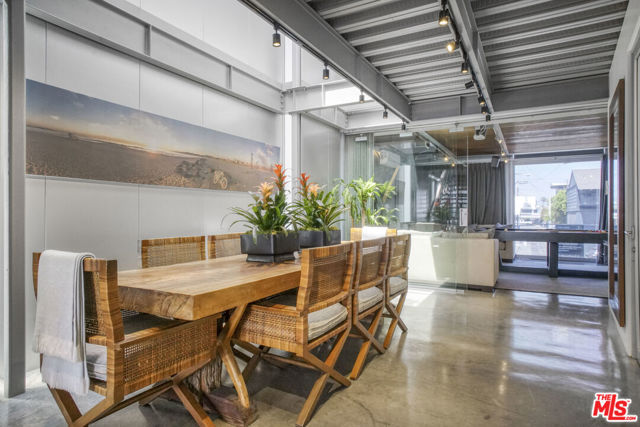 2911 Ocean Front Walk, Venice CA: https://media.crmls.org/mediaz/f3d7787a-79f7-4086-849d-775d1e9b318d.jpg