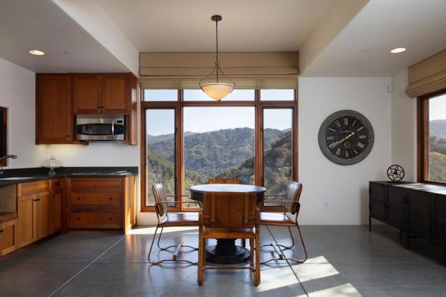 18 Touche, Carmel CA: https://media.crmls.org/mediaz/f3d78657-6f17-4a1a-a876-180108dfc95d.jpg