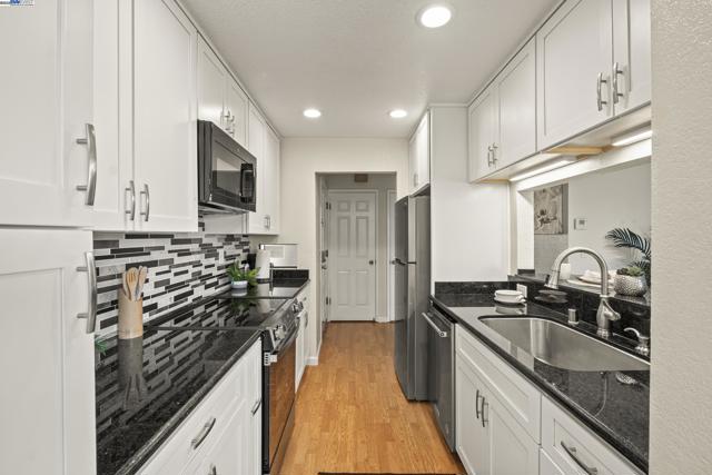 21071 Gary Dr, Hayward CA: https://media.crmls.org/mediaz/f3d79693-fd69-4dc6-81a3-d499a2fc0287.jpg