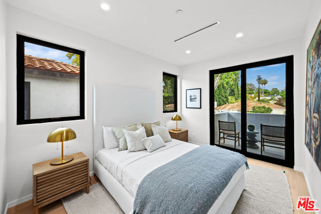 2631 Castle Heights Place, Los Angeles CA: https://media.crmls.org/mediaz/f3d7b5b0-23cb-46cc-9502-1698e72c1098.jpg