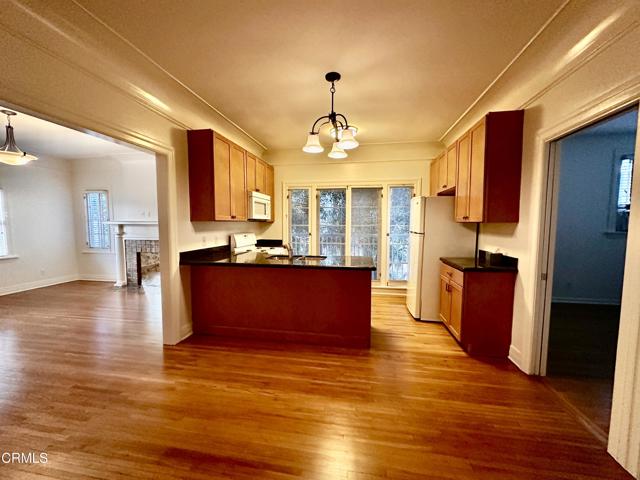 Detail Gallery Image 10 of 28 For 588 S Mentor Ave #B,  Pasadena,  CA 91106 - 2 Beds | 1 Baths