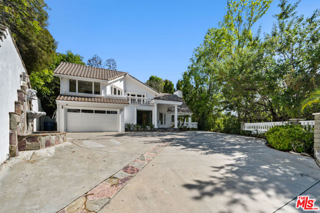 16221 Elisa Place, Encino CA: https://media.crmls.org/mediaz/f3d82be1-92bd-4d4b-b629-b96d46ec8013.jpg