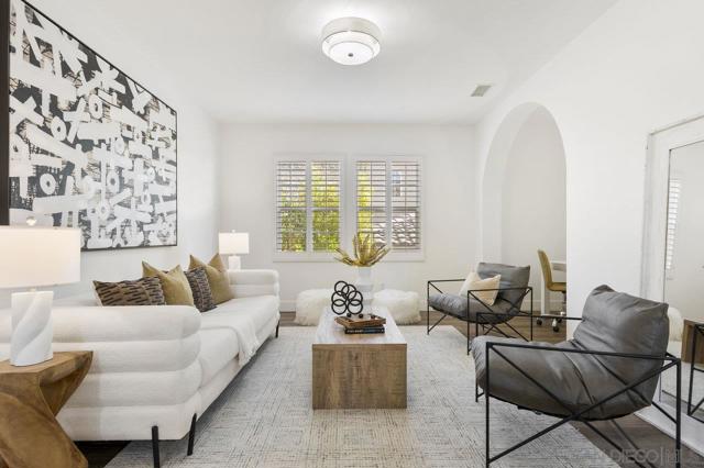 11649 Thistle Hill Pl, San Diego CA: https://media.crmls.org/mediaz/f3d859b4-132a-4855-9979-27dd4a46786b.jpg
