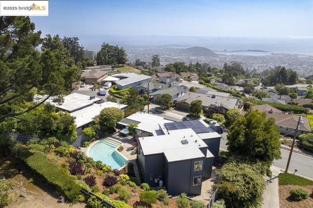 8715 Don Carol Drive, El Cerrito CA: https://media.crmls.org/mediaz/f3d85de0-0432-48cb-af94-8520f6d05a01.jpg