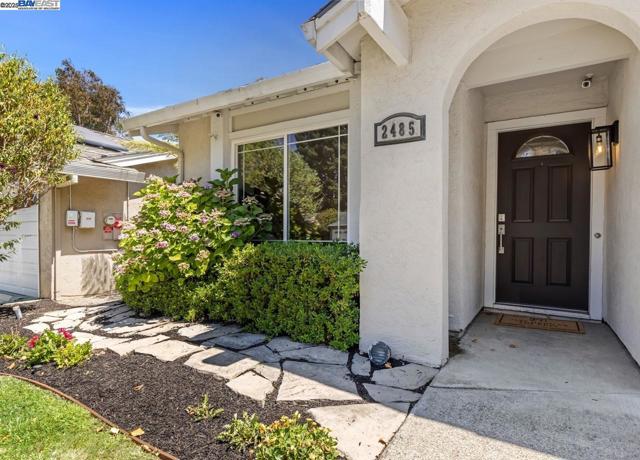 2485 Talavera Dr, San Ramon CA: https://media.crmls.org/mediaz/f3d8c040-c054-4e26-96a3-a3d28dadbf4f.jpg