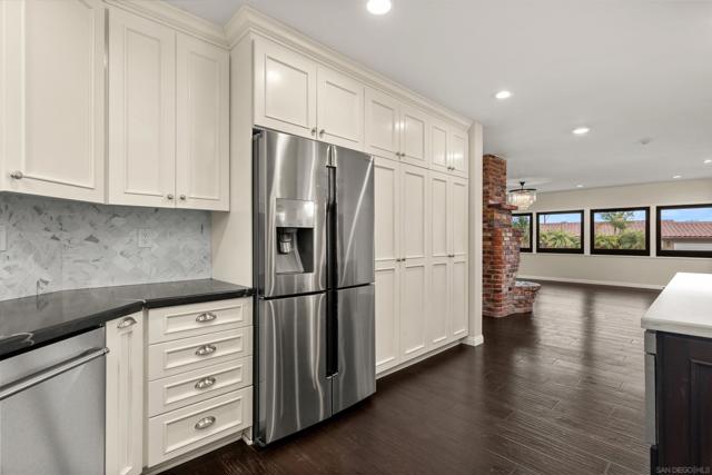 5602 Ladybird Lane, La Jolla CA: https://media.crmls.org/mediaz/f3d8e7cb-8dd1-4218-ac99-23ea78377be9.jpg