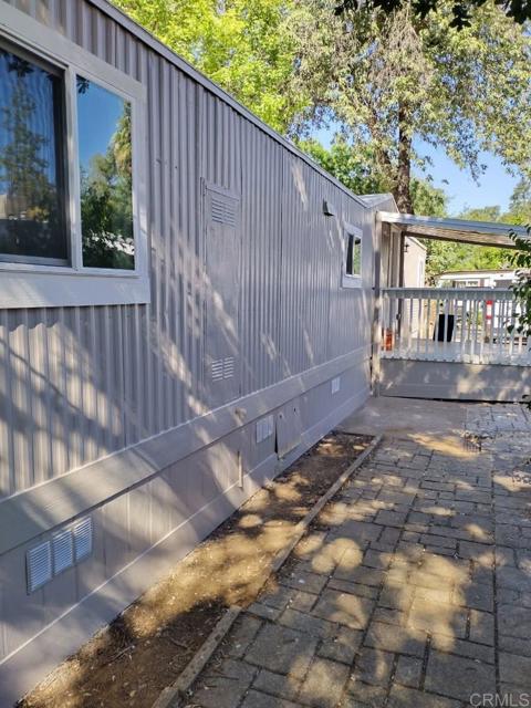12125 Lake Boulevard, Redding CA: https://media.crmls.org/mediaz/f3d8ef0a-03ec-44bf-ae63-73c1a935887d.jpg