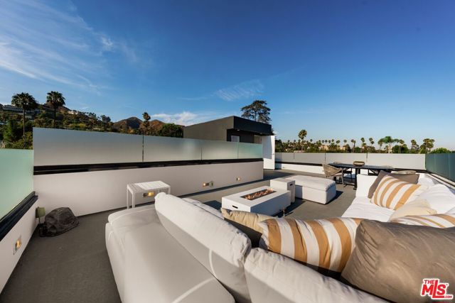 5 Bed Home for Sale in Los Angeles, California
