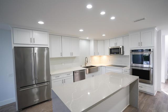 Detail Gallery Image 2 of 32 For 922 Sealane Dr #B,  Encinitas,  CA 92024 - 2 Beds | 2 Baths