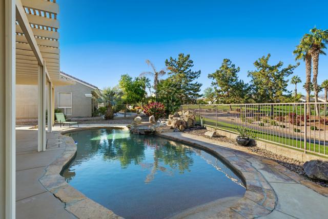 78770 Sunrise Mountain View, Palm Desert CA: https://media.crmls.org/mediaz/f3d98ff6-9b56-4e92-98cd-7fa7151b8fb6.jpg