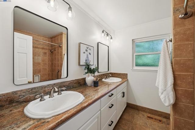1515 Grove Way, Concord CA: https://media.crmls.org/mediaz/f3d9bb3e-606c-4714-8d37-d998fec49998.jpg