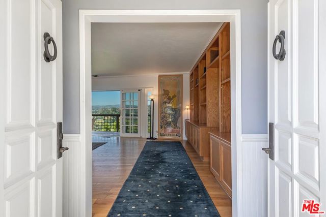 13490 Firth Drive, Beverly Hills CA: https://media.crmls.org/mediaz/f3d9d157-b5c3-4ad8-8078-879151a22cec.jpg